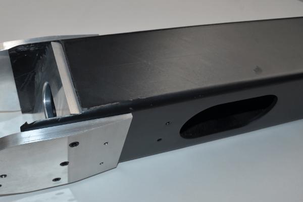 碳纤维机械臂是一体成型加工出来的吗?